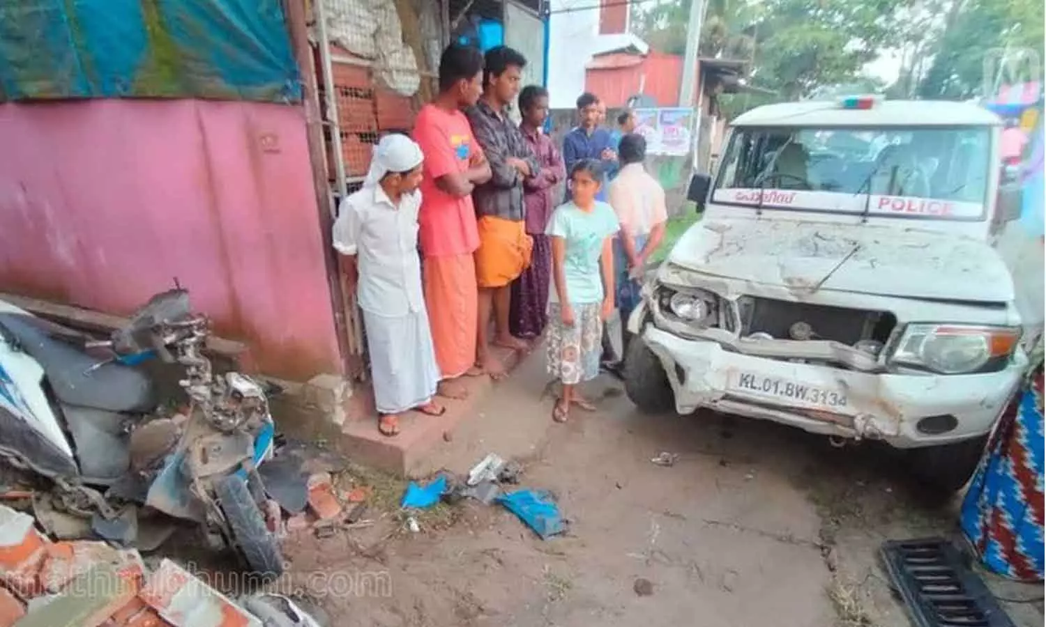 സംസ്ഥാനത്ത് വ്യത്യസ്ത വാഹനാപകടങ്ങളിൽ ആറ് മരണം സംസ്ഥാനത്ത് വ്യത്യസ്ത വാഹനാപകടങ്ങളിൽ ആറ് മരണം