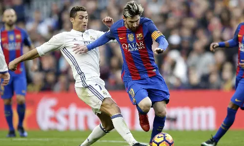 മെസ്സി റൊണാള്ഡോ പോരാട്ടം വീണ്ടും; മത്സരം ഈ മാസം മെസ്സി റൊണാള്ഡോ പോരാട്ടം വീണ്ടും; മത്സരം ഈ മാസം