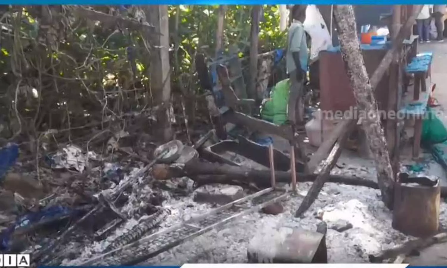 വാഗമണ്ണിൽ വഴിയോരക്കച്ചവടക്കാരുടെ കടകൾ തീയിട്ട് നശിപ്പിച്ചതായി പരാതി