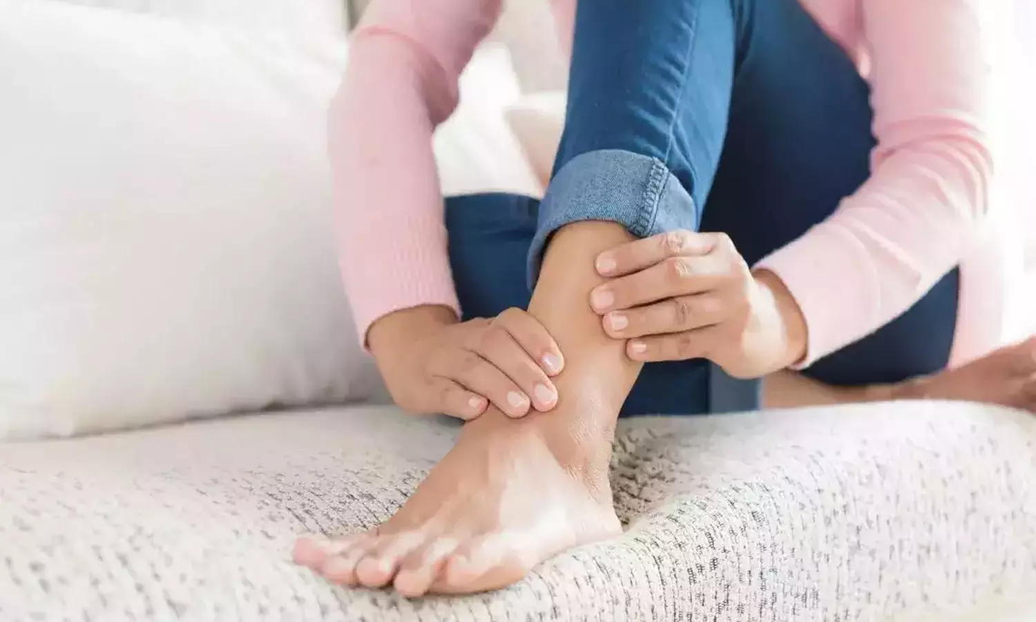 ഏതുസമയവും പാദങ്ങളിൽ തണുപ്പ് അനുഭവപ്പെടുന്നോ! കാലുകൾ കാണിച്ചുതരുന്നത് കൊളസ്‌ട്രോളിന്റെ ലക്ഷണങ്ങളാകാം