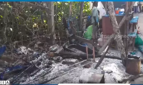 വാഗമണ്ണിൽ വഴിയോരക്കച്ചവടക്കാരുടെ കടകൾ തീയിട്ട് നശിപ്പിച്ചതായി പരാതി