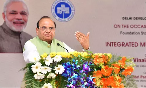 നാണക്കേട് കൊണ്ട് എന്റെ തല കുനിയുന്നു; കാറിനടിയിൽ കുടുങ്ങിയ യുവതിയെ റോഡിലൂടെ വലിച്ചിഴച്ച സംഭവത്തിൽ ഡൽഹി ലഫ്റ്റനന്റ് ഗവർണർ