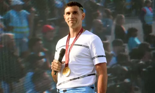 ലോകകപ്പ് മെഡൽ കാക്കാൻ  19 ലക്ഷത്തിന്‍റെ പട്ടിയെ വാങ്ങി എമി മാർട്ടിനസ്