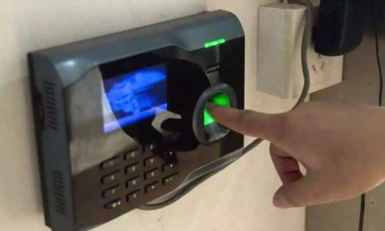 സര്‍‌‍ക്കാര്‍ സ്ഥാപനങ്ങളില്‍ പഞ്ചിംഗ് സംവിധാനം ഏര്‍പ്പെടുത്തുന്നതിന് സമയം നീട്ടി