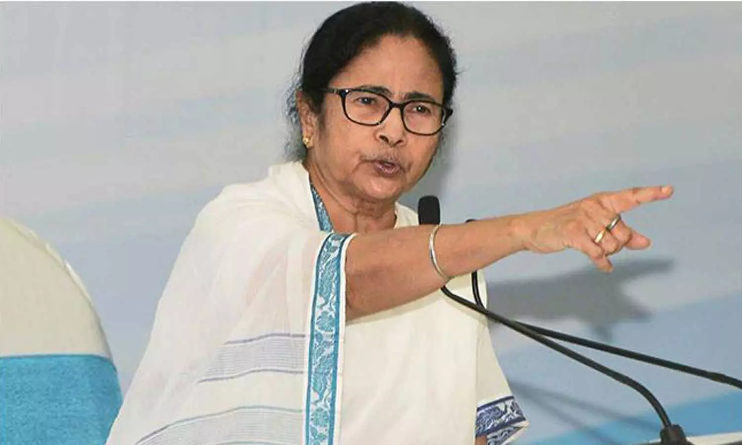 ബംഗാളിൽ റാം-ബാം സഖ്യം ഉയർന്നുവരുന്നു ബി.ജെ.പി-സിപി.എം കൂട്ടുകെട്ടിനെ പരിഹസിച്ച് മമത ബാനർജി ബംഗാളിൽ റാം-ബാം സഖ്യം ഉയർന്നുവരുന്നു ബി.ജെ.പി-സിപി.എം കൂട്ടുകെട്ടിനെ പരിഹസിച്ച് മമത ബാനർജി