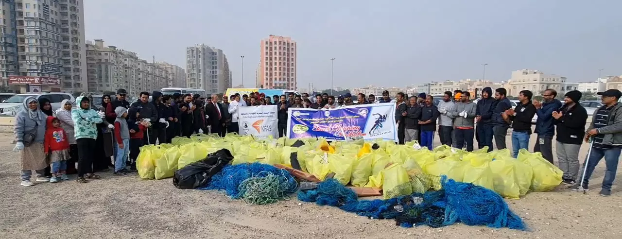 പുതുവത്സര ദിനത്തിൽ കടൽതീരം ശുചീകരിച്ചു പുതുവത്സര ദിനത്തിൽ കടൽതീരം ശുചീകരിച്ചു