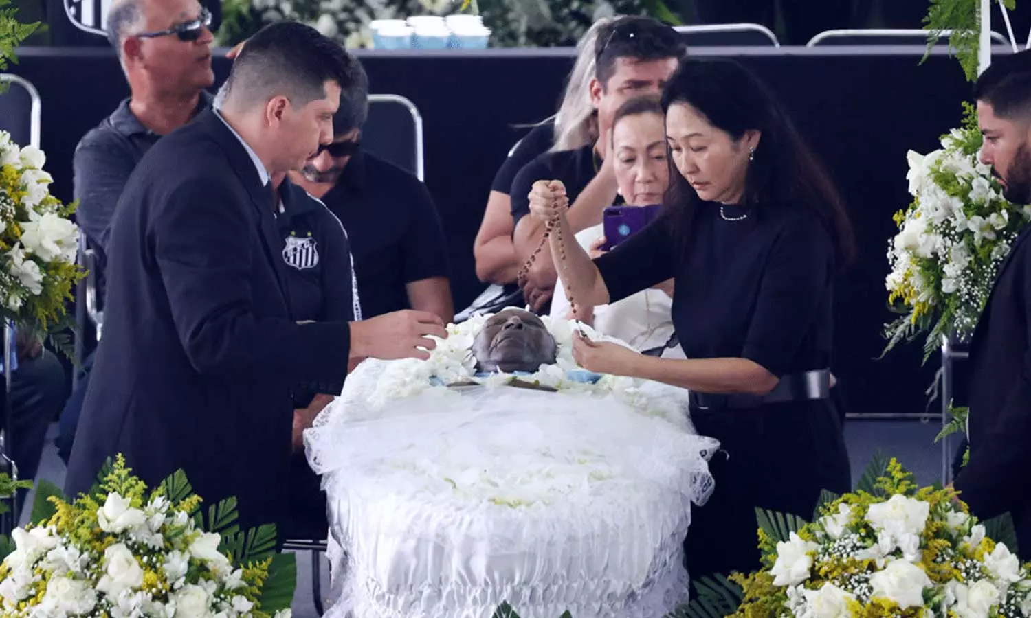 നിത്യതയിലേക്ക് പെലെ; കണ്ണീർപൂക്കളർപ്പിച്ച് ലോകം നിത്യതയിലേക്ക് പെലെ; കണ്ണീർപൂക്കളർപ്പിച്ച് ലോകം