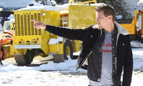 മഞ്ഞുനീക്കുന്ന യന്ത്രം കാലിലൂടെ കയറി; അവഞ്ചേഴ്‌സ് താരം ജെറമി റെന്നർക്ക് ഗുരുതര പരിക്ക്