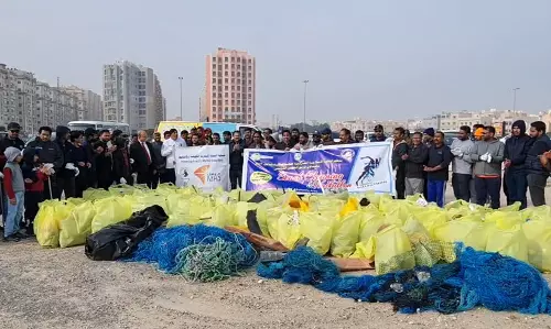 പുതുവത്സര ദിനത്തിൽ കടൽതീരം ശുചീകരിച്ചു