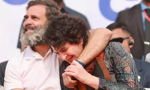 പ്രിയങ്കയെ സ്നേഹത്താല്‍ പൊതിഞ്ഞ് രാഹുല്‍