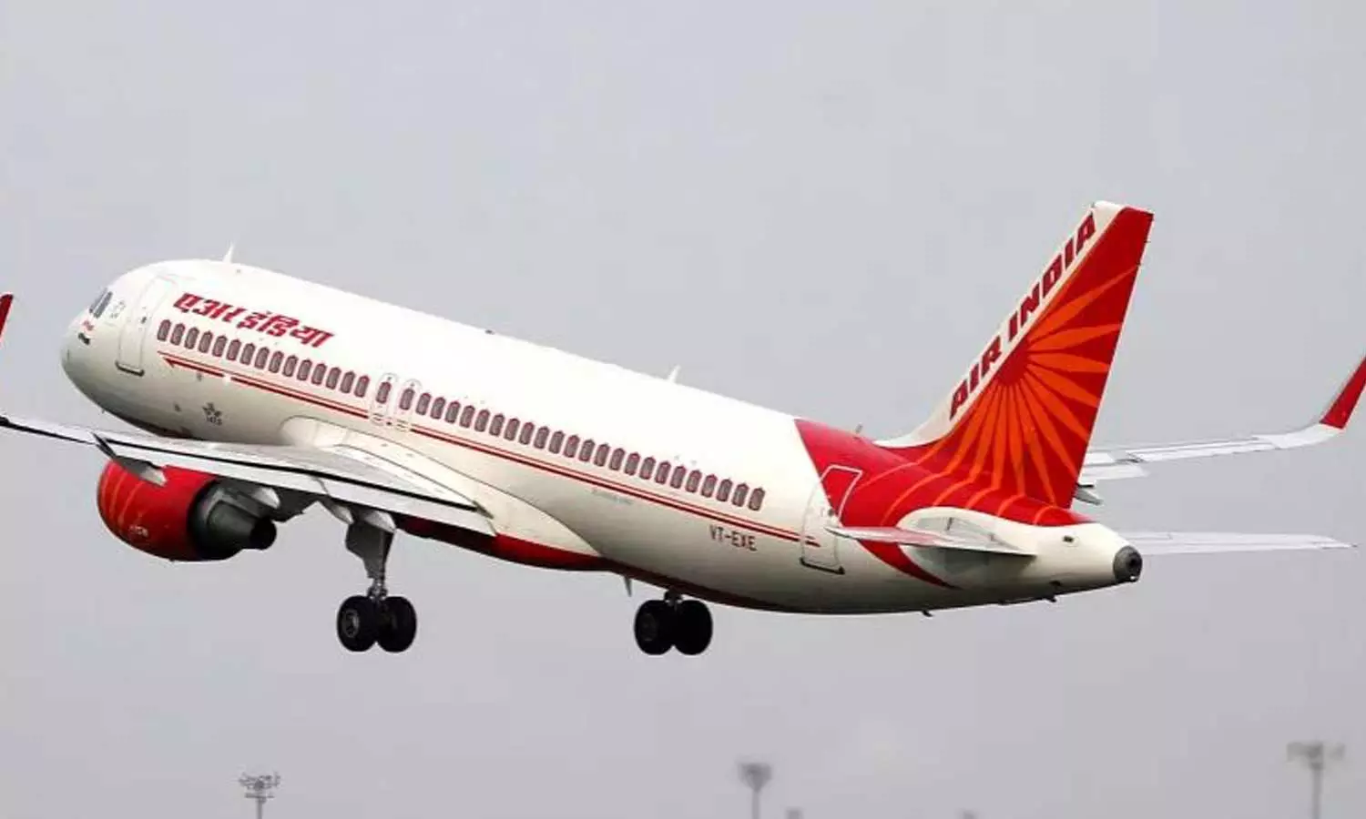 വിമാനയാത്രക്കാരൻ യുവതിയുടെ ദേഹത്തേക്ക് മൂത്രമൊഴിച്ചു; എയർ ഇന്ത്യക്കെതിരെ പരാതി വിമാനയാത്രക്കാരൻ യുവതിയുടെ ദേഹത്തേക്ക് മൂത്രമൊഴിച്ചു; എയർ ഇന്ത്യക്കെതിരെ പരാതി