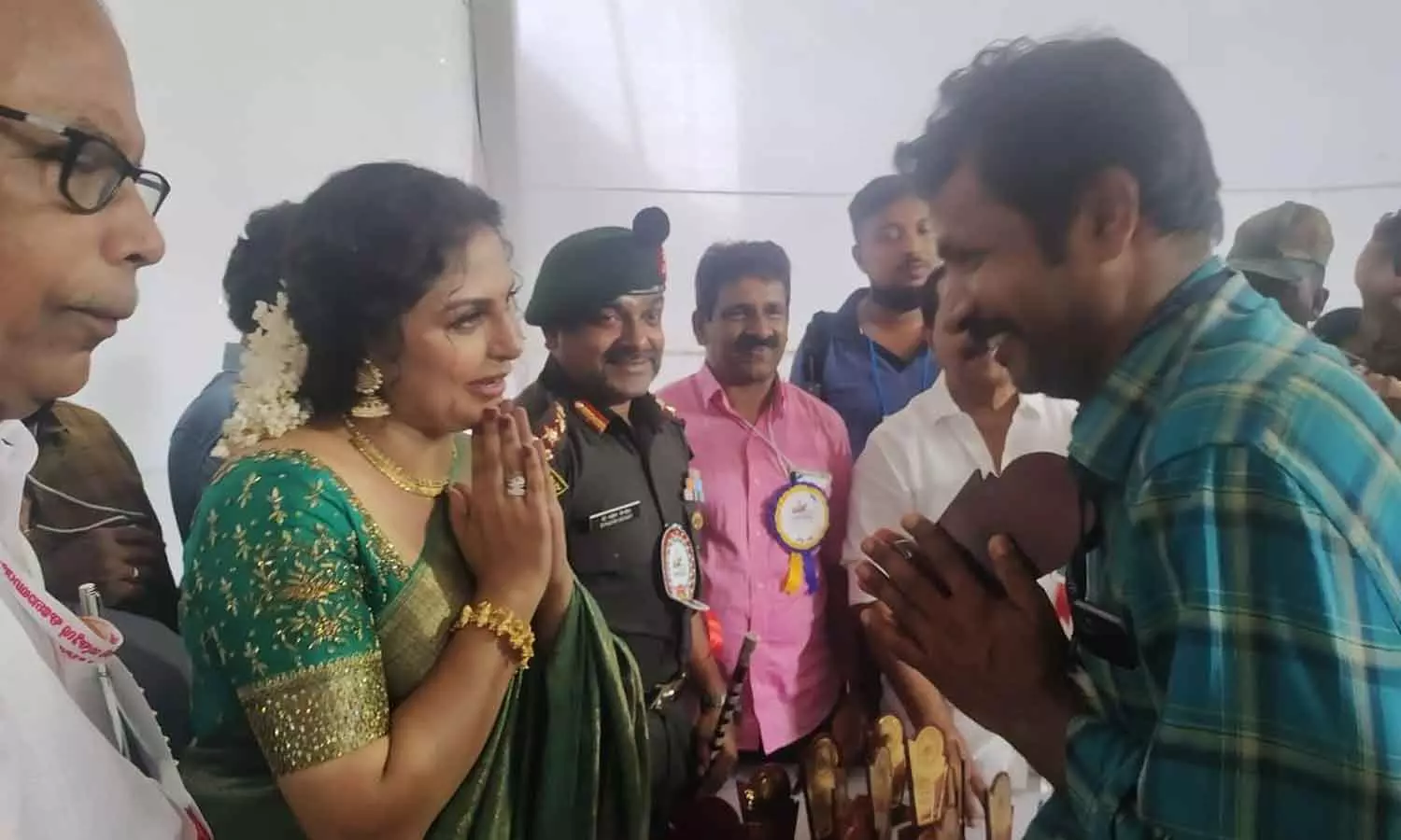 കൂടെയുണ്ട് സേവാഭാരതി; കലോത്സവത്തിൽ വിവാദ ദൃശ്യാവിഷ്കാരം തയ്യാറാക്കിയ വ്യക്തിയുടെ പ്രൊഫൈൽ ഫോട്ടോ കൂടെയുണ്ട് സേവാഭാരതി; കലോത്സവത്തിൽ വിവാദ ദൃശ്യാവിഷ്കാരം തയ്യാറാക്കിയ വ്യക്തിയുടെ പ്രൊഫൈൽ ഫോട്ടോ