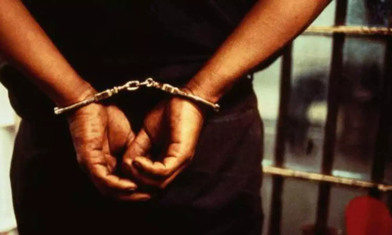 പൊതുപരിപാടിക്കിടെ പൊലീസുകാരിക്ക് നേരെ ലൈംഗികാതിക്രമം; രണ്ട് ഡിഎംകെ പ്രവർത്തകർ അറസ്റ്റിൽ പൊതുപരിപാടിക്കിടെ പൊലീസുകാരിക്ക് നേരെ ലൈംഗികാതിക്രമം; രണ്ട് ഡിഎംകെ പ്രവർത്തകർ അറസ്റ്റിൽ