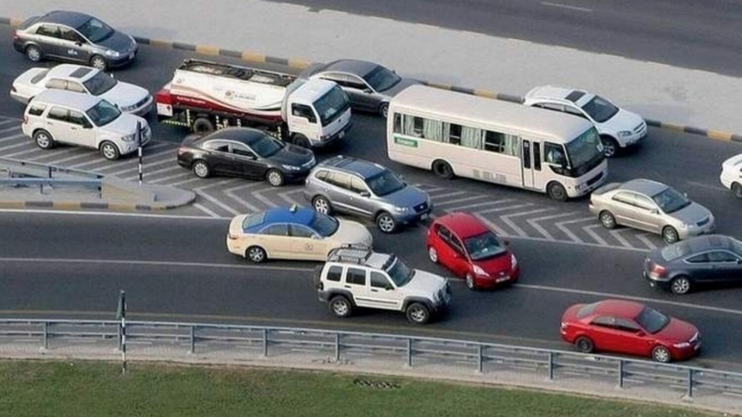 പ്രധാനപ്പെട്ട റോഡുകളിലേക്ക് പ്രവേശിക്കാൻ   ഡ്രൈവർമാർക്ക് നിർദ്ദേശങ്ങളുമായി പൊലീസ്