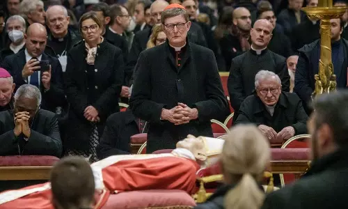 ബെനഡിക്ട് പതിനാറാമൻ മാർപ്പാപ്പയ്ക്ക് അന്ത്യാഞ്ജലിയർപ്പിച്ച് ലോകം