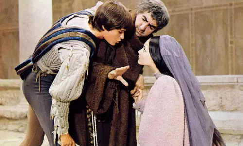 സിനിമയിലെ നഗ്നദൃശ്യം; 55 വര്‍ഷങ്ങള്‍ക്ക് ശേഷം പരാതിയുമായി അഭിനേതാക്കള്‍