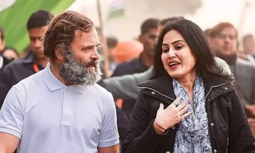 വിദ്വേഷത്തിനും അനീതിക്കുമെതിരായ പോരാട്ടത്തിൽ ഒപ്പം; ഭാരത് ജോഡോ യാത്രയിൽ രാഹുലിനൊപ്പം നടി കാമ്യ