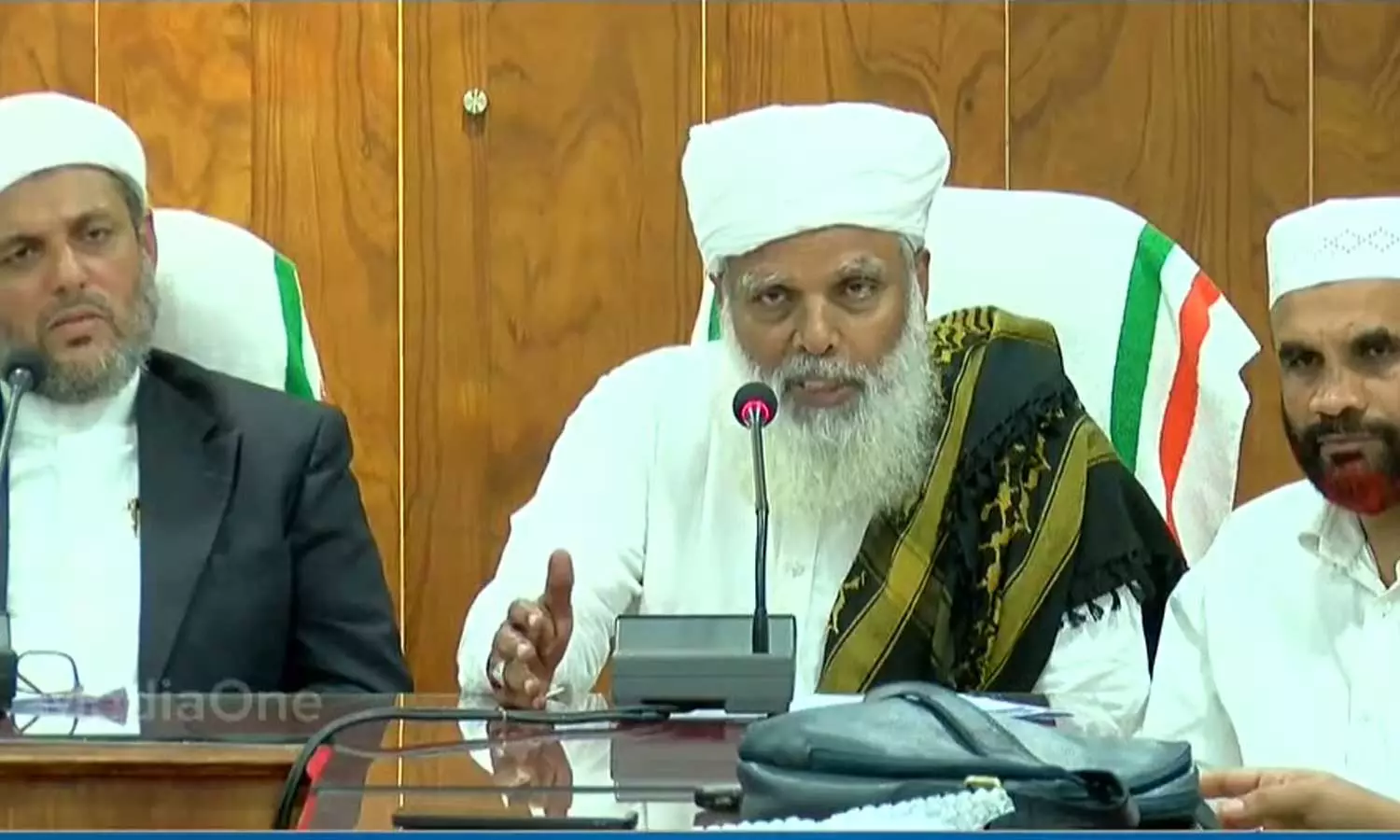 മുജാഹിദ് സമ്മേളനത്തിൽനിന്ന് പാണക്കാട് തങ്ങന്മാരെ വിലക്കിയിട്ടില്ല-സമസ്ത മുജാഹിദ് സമ്മേളനത്തിൽനിന്ന് പാണക്കാട് തങ്ങന്മാരെ വിലക്കിയിട്ടില്ല-സമസ്ത