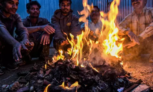 തണുത്തുവിറച്ച് ഉത്തരേന്ത്യ; ഓറഞ്ച് അലര്‍ട്ട്,ട്രയിനുകള്‍ വൈകിയോടുന്നു