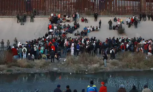 4 രാജ്യങ്ങളില് നിന്ന് പ്രതിമാസം 30,000 കുടിയേറ്റക്കാരെ സ്വീകരിക്കും: അനധികൃത കുടിയേറ്റം തടയുമെന്ന് അമേരിക്ക 4 രാജ്യങ്ങളില് നിന്ന് പ്രതിമാസം 30,000 കുടിയേറ്റക്കാരെ സ്വീകരിക്കും: അനധികൃത കുടിയേറ്റം തടയുമെന്ന് അമേരിക്ക