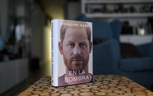 ഹാരി രാജകുമാരന്റെ ആത്മകഥക്കെതിരെ വിമര്ശനം; സ്പാനിഷ് പതിപ്പ് പിന്വലിച്ചു ഹാരി രാജകുമാരന്റെ ആത്മകഥക്കെതിരെ വിമര്ശനം; സ്പാനിഷ് പതിപ്പ് പിന്വലിച്ചു