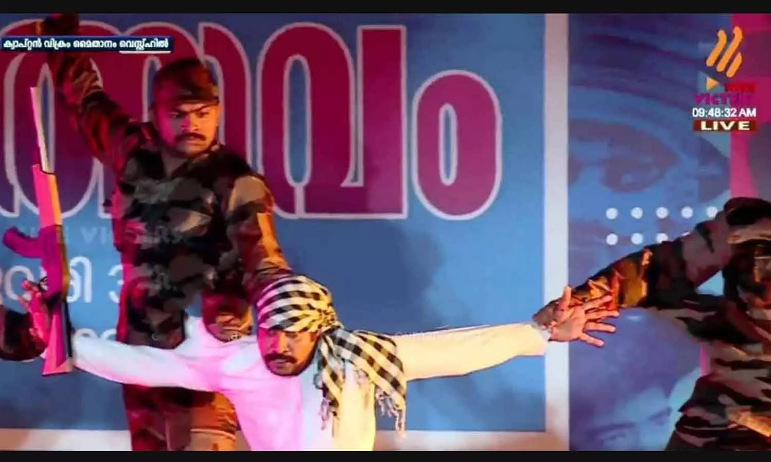 കലോത്സവത്തിലെ തീവ്രവാദി വേഷം; കൂടുതൽ വെളിപ്പെടുത്തലുമായി മാധ്യമപ്രവർത്തകൻ കലോത്സവത്തിലെ തീവ്രവാദി വേഷം; കൂടുതൽ വെളിപ്പെടുത്തലുമായി മാധ്യമപ്രവർത്തകൻ