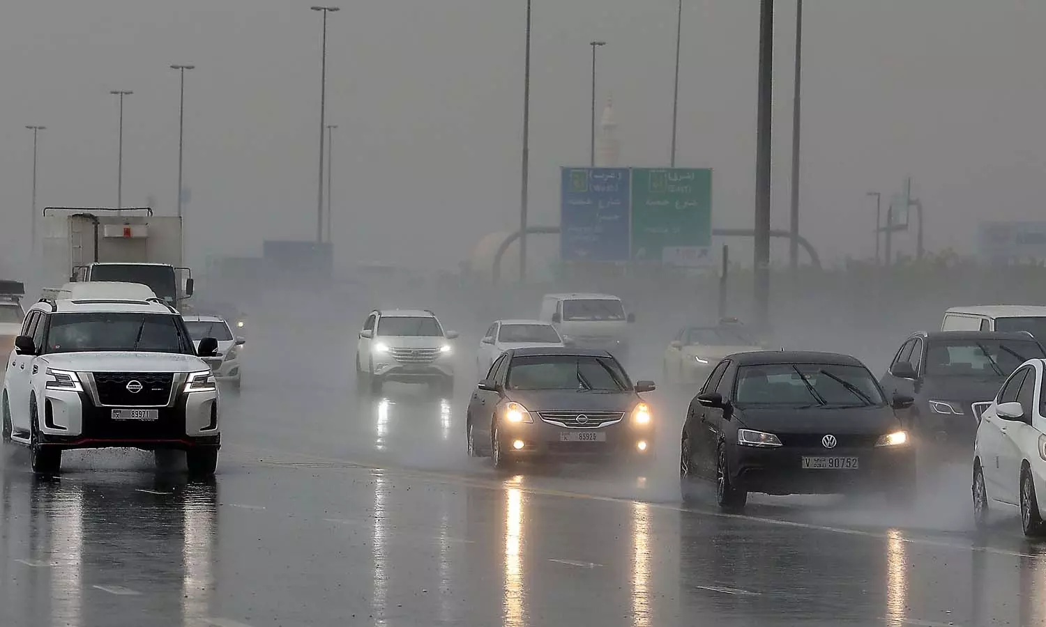 യുഎഇയിൽ കനത്തമഴ; റോഡുകൾ വെള്ളക്കെട്ടിൽ, ഗ്ലോബൽ വില്ലേജ് അടച്ചു യുഎഇയിൽ കനത്തമഴ; റോഡുകൾ വെള്ളക്കെട്ടിൽ, ഗ്ലോബൽ വില്ലേജ് അടച്ചു