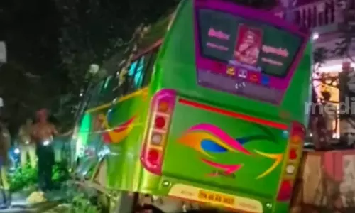 കോട്ടയത്ത് ശബരിമല തീർത്ഥാടകർ സഞ്ചരിച്ച ബസ് അപകടത്തിൽപെട്ടു; 14 പേർക്ക് പരിക്ക്