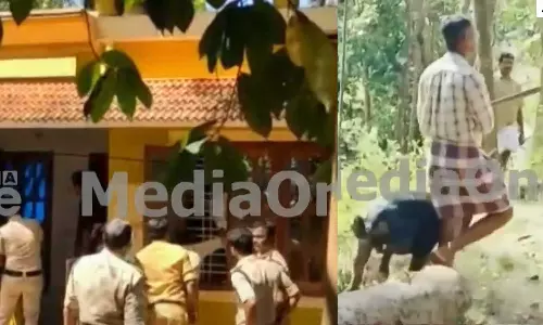 കൊല്ലത്ത് വടിവാളും നായയുമായി വീട്ടമ്മയ്‍ക്കെതിരെ പരാക്രമം; പ്രതിയെ പിടികൂടാൻ പൊലീസ് നീക്കം