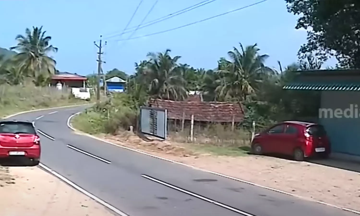 അട്ടപ്പാടി മുള്ളി വഴി ഊട്ടിയിലേക്കുള്ള റോഡ് അടച്ച് തമിഴ്‌നാട്: വിനോദ സഞ്ചാരികളെ വിലക്കി