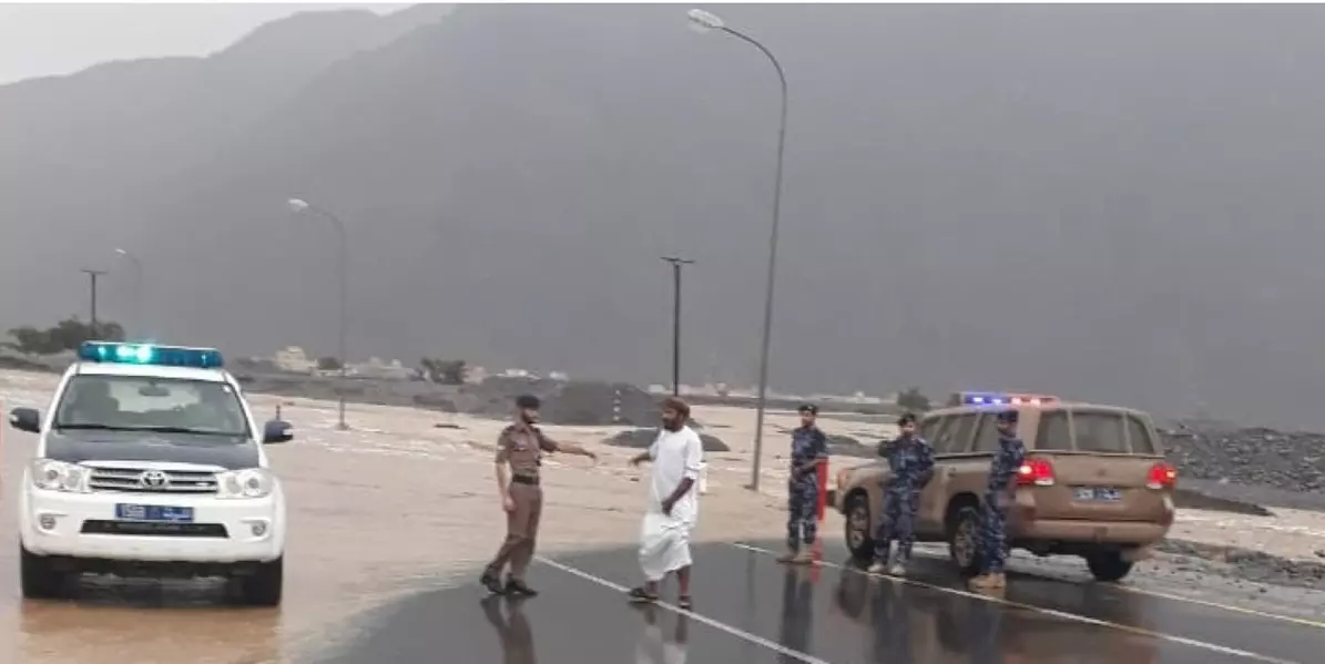 ന്യൂന മർദ്ദം; ഒമാനിൽ വിവിധ ഗവർണറേറ്റുകളിൽ മഴക്ക് സാധ്യത ന്യൂന മർദ്ദം; ഒമാനിൽ വിവിധ ഗവർണറേറ്റുകളിൽ മഴക്ക് സാധ്യത