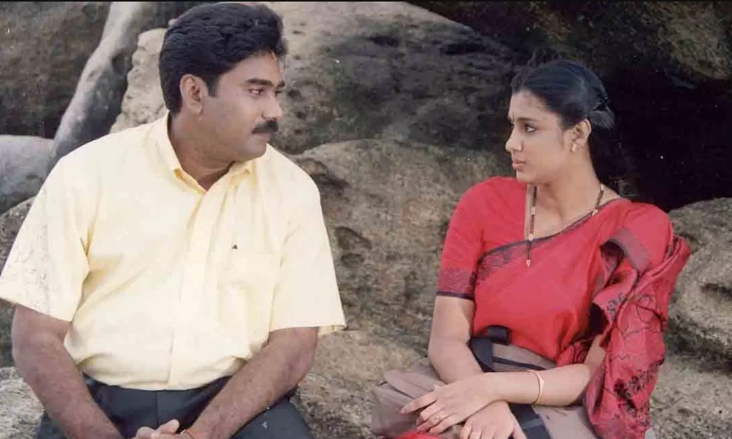 മധുരനൊമ്പരക്കാറ്റ് സിനിമയില് ബിജു മേനോനും സംയുക്ത വര്മ്മയും മധുരനൊമ്പരക്കാറ്റ് സിനിമയില് ബിജു മേനോനും സംയുക്ത വര്മ്മയും