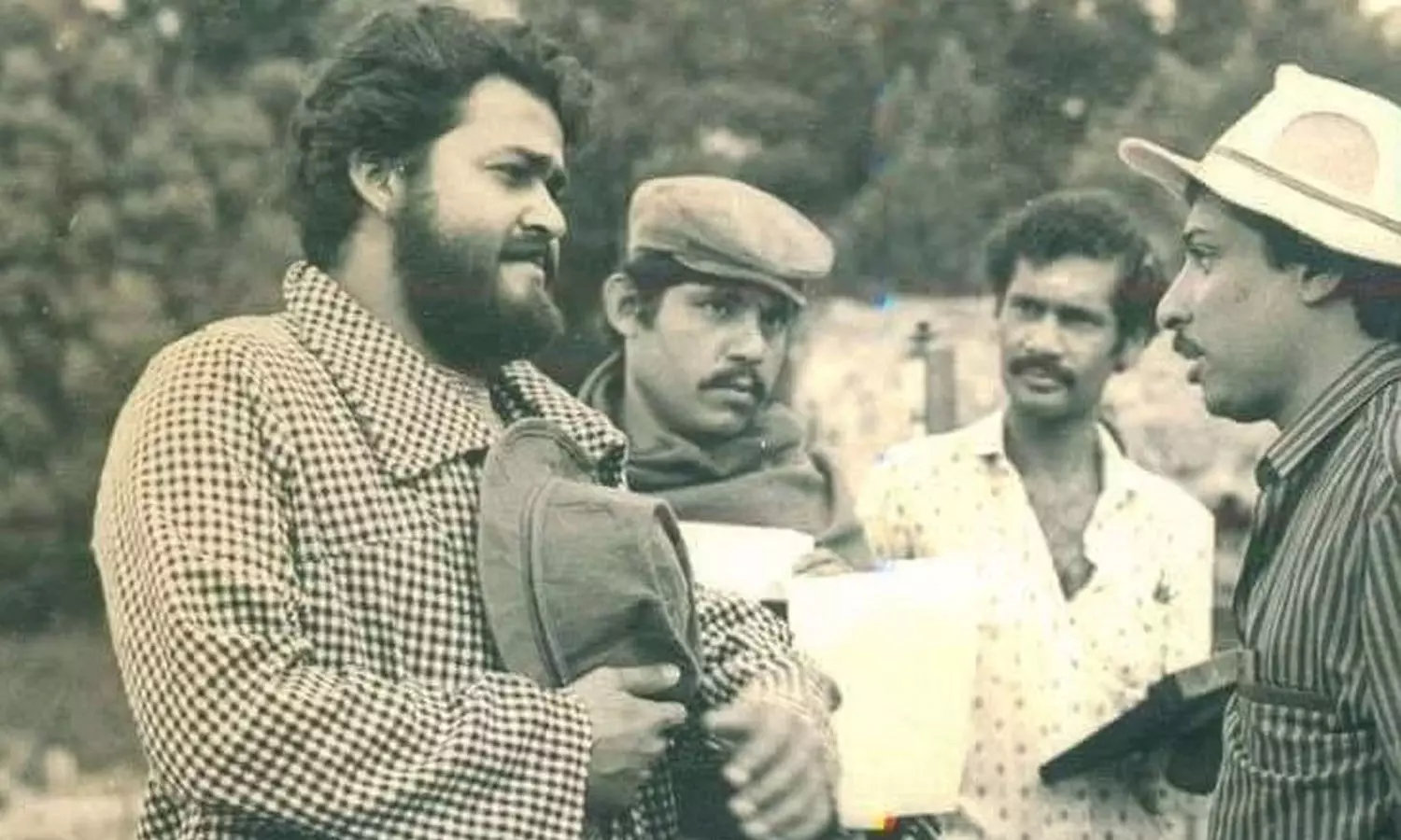 ഉണ്ണികളേ ഒരു കഥ പറയാം സെറ്റില് മോഹന്ലാലുമൊത്ത് കമല് ഉണ്ണികളേ ഒരു കഥ പറയാം സെറ്റില് മോഹന്ലാലുമൊത്ത് കമല്