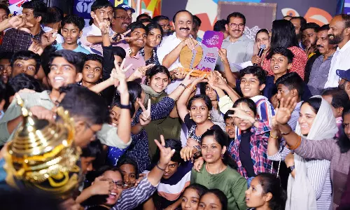 സംസ്ഥാന സ്‌കൂൾ കലോത്സവത്തിലെ കലാപ്രതിഭകൾക്ക് മീഡിയവണ്ണിന്റെ ആദരം: മൂന്ന് സ്‌കൂളുകൾക്ക് ക്യാഷ് അവാർഡ്