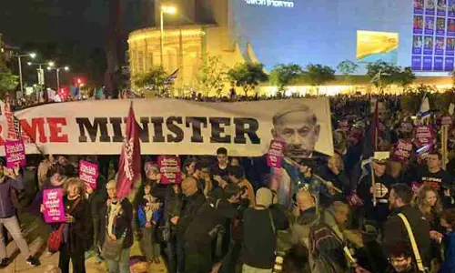 ഫാസിസത്തിനും അപ്പാർത്തീഡിനുമെതിരെ; ഇസ്രായേലിൽ നെതന്യാഹു ഭരണകൂടത്തിനെതിരെ ആയിരങ്ങളുടെ പ്രതിഷേധം ഫാസിസത്തിനും അപ്പാർത്തീഡിനുമെതിരെ; ഇസ്രായേലിൽ നെതന്യാഹു ഭരണകൂടത്തിനെതിരെ ആയിരങ്ങളുടെ പ്രതിഷേധം