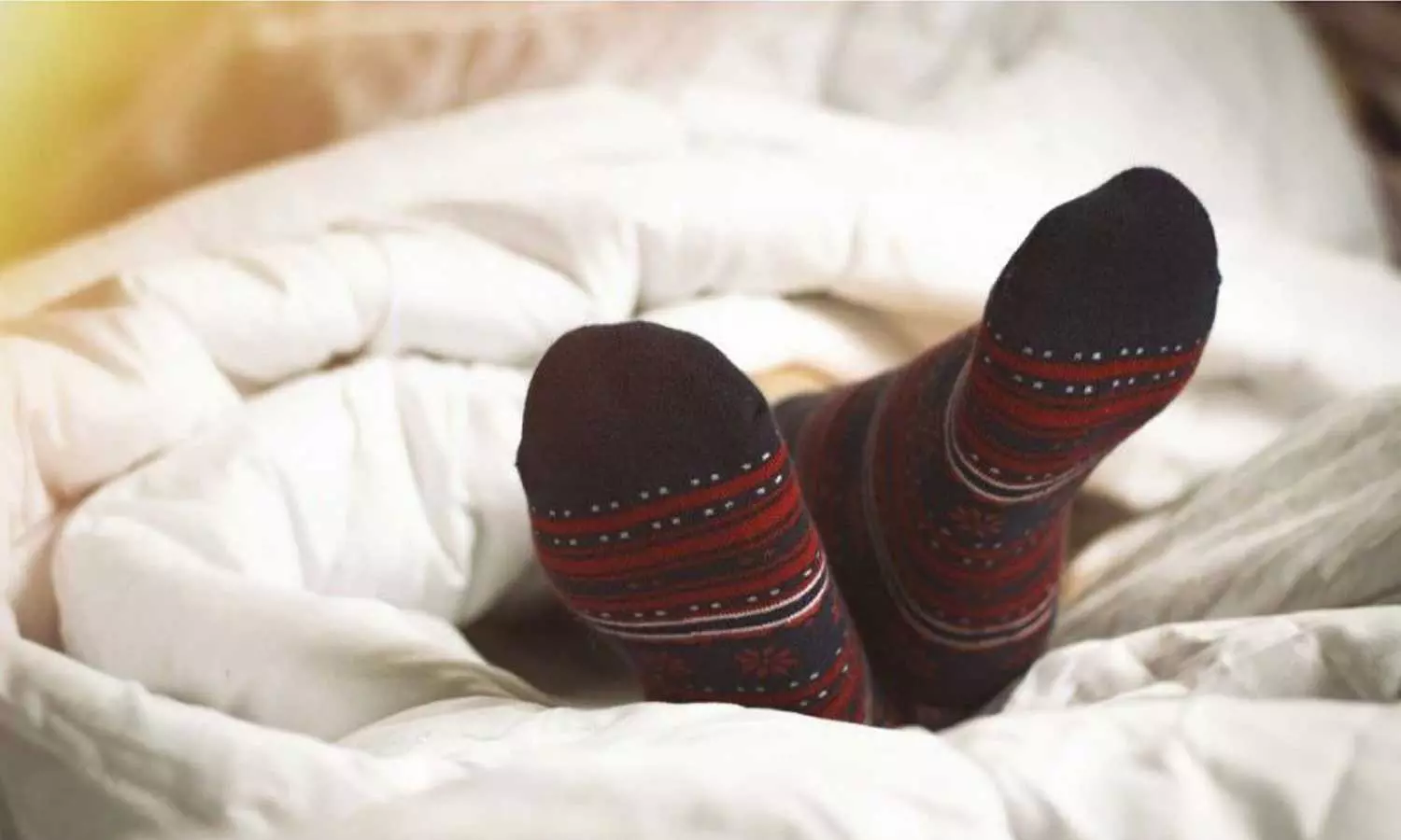 മഞ്ഞുകാലത്ത് സോക്സ് ധരിച്ചാണോ ഉറങ്ങാറ്? എങ്കിൽ ഇതുകൂടി അറിഞ്ഞിരിക്കുക മഞ്ഞുകാലത്ത് സോക്സ് ധരിച്ചാണോ ഉറങ്ങാറ്? എങ്കിൽ ഇതുകൂടി അറിഞ്ഞിരിക്കുക