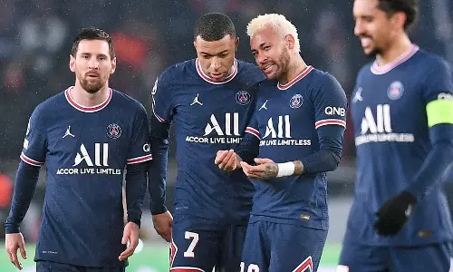 മെസിയും നെയ്മറുമടങ്ങുന്ന പി.എസ്.ജിയുടെ സൂപ്പർ താരനിര വീണ്ടും ഖത്തറിലേക്ക് മെസിയും നെയ്മറുമടങ്ങുന്ന പി.എസ്.ജിയുടെ സൂപ്പർ താരനിര വീണ്ടും ഖത്തറിലേക്ക്