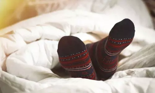 മഞ്ഞുകാലത്ത് സോക്സ് ധരിച്ചാണോ ഉറങ്ങാറ്? എങ്കിൽ ഇതുകൂടി അറിഞ്ഞിരിക്കുക മഞ്ഞുകാലത്ത് സോക്സ് ധരിച്ചാണോ ഉറങ്ങാറ്? എങ്കിൽ ഇതുകൂടി അറിഞ്ഞിരിക്കുക