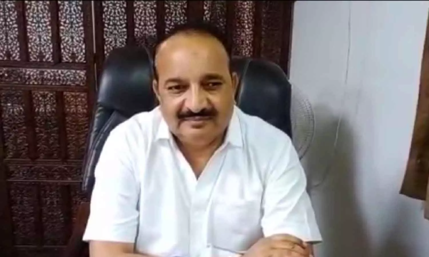 ഏത് പാണ്ഡവനാണ് സഹോദരിയെ പരസ്യമായി ചുംബിച്ചത്? അത് നമ്മുടെ സംസ്കാരമല്ല; രാഹുൽ ഗാന്ധിയോട് യു.പി മന്ത്രി ഏത് പാണ്ഡവനാണ് സഹോദരിയെ പരസ്യമായി ചുംബിച്ചത്? അത് നമ്മുടെ സംസ്കാരമല്ല; രാഹുൽ ഗാന്ധിയോട് യു.പി മന്ത്രി