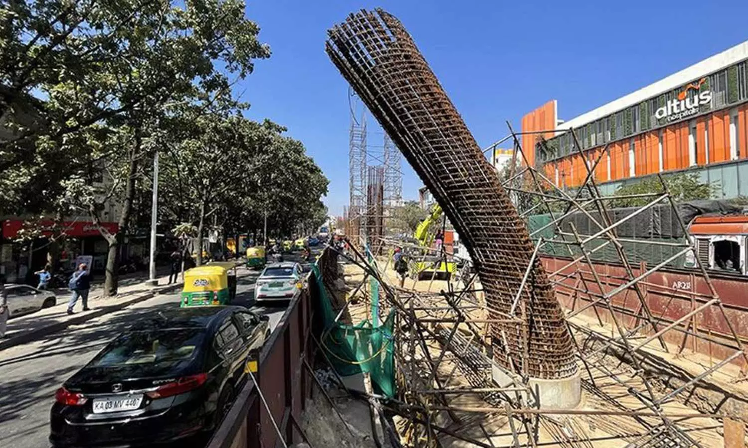 ഒരു കോടി രൂപ നിങ്ങൾക്ക് തരാം, എന്റെ മകളെയും കൊച്ചുമകനെയും തിരികെ തരാൻ കഴിയുമോ..: മെട്രോ തൂണ് തകർന്ന് മരിച്ച യുവതിയുടെ പിതാവ് ഒരു കോടി രൂപ നിങ്ങൾക്ക് തരാം, എന്റെ മകളെയും കൊച്ചുമകനെയും തിരികെ തരാൻ കഴിയുമോ..: മെട്രോ തൂണ് തകർന്ന് മരിച്ച യുവതിയുടെ പിതാവ്