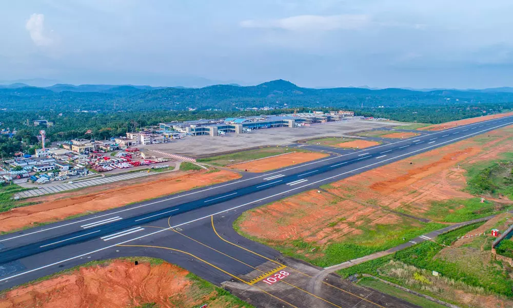 കരിപ്പൂർ വിമാനത്താവളം: 15 മുതല് ആറുമാസം പകല് റണ്വേ അടക്കും കരിപ്പൂർ വിമാനത്താവളം: 15 മുതല് ആറുമാസം പകല് റണ്വേ അടക്കും