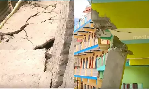 joshimath sinking,joshimath news,joshimath uttarakhand,joshimath landslide,joshimath latest news,joshimath cracks,