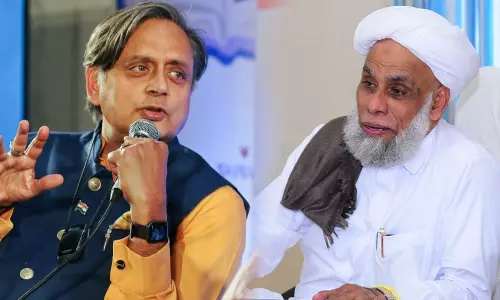 എല്ലാ സമുദായത്തെയും ശക്തിപ്പെടുത്തുന്നവർ നേതൃത്വത്തിലേക്ക് വരണം; ശശി തരൂരുമായുള്ള കൂടിക്കാഴ്ചക്ക് ശേഷം ജിഫ്രി തങ്ങൾ