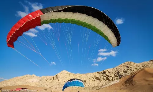 പറക്കാം..പറക്കാം..; ഷാർജയിൽ പാരാഗ്ലൈഡിങ് കേന്ദ്രം തുടങ്ങി