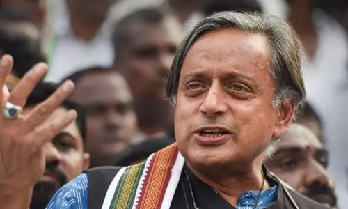 മുഖ്യമന്ത്രിക്കോട്ട് തയ്യാറാക്കി വെച്ചിട്ടില്ല, പരിപാടികളിൽ പങ്കെടുക്കുന്നത് ജനങ്ങളുടെ ആഗ്രഹം കൊണ്ട്: തരൂർ