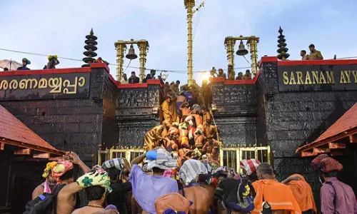 മകരവിളക്ക്: ഭക്തി സാന്ദ്രമായി ശബരിമല സന്നിധാനം