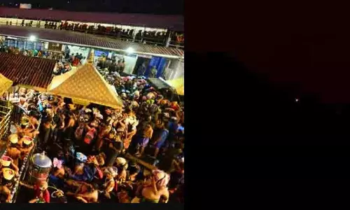 മകരവിളക്ക് ദർശിച്ച് അയ്യപ്പ ഭക്തർ; ഭക്തി സാന്ദ്രമായി സന്നിധാനം