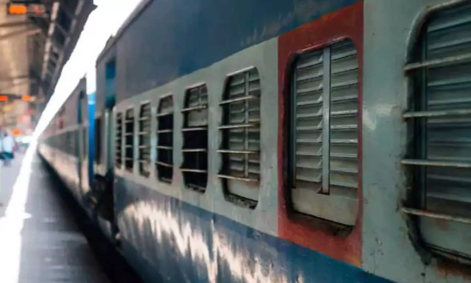 ജയ് ശ്രീറാം വിളിച്ചില്ല; ട്രെയിന് യാത്രക്കിടെ യുവാവിനെ ക്രൂരമായി മർദിച്ച് നഗ്നനാക്കിയതായി പരാതി ജയ് ശ്രീറാം വിളിച്ചില്ല; ട്രെയിന് യാത്രക്കിടെ യുവാവിനെ ക്രൂരമായി മർദിച്ച് നഗ്നനാക്കിയതായി പരാതി