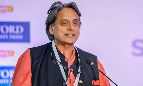 ജാതിബോധം വളർത്തിയത് രാഷ്ട്രീയക്കാർ- ശശി തരൂർ