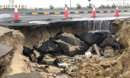 കുവൈത്തിൽ ശക്തമായ മഴ; മണിക്കൂറുകളോളം ഗതാഗത തടസ്സം കുവൈത്തിൽ ശക്തമായ മഴ; മണിക്കൂറുകളോളം ഗതാഗത തടസ്സം